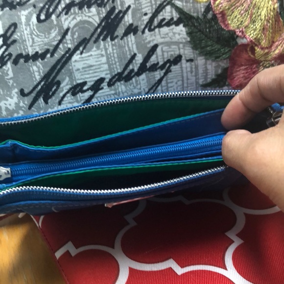 Tumi wristlet wallet (SOLD) - Picture 4 of 7